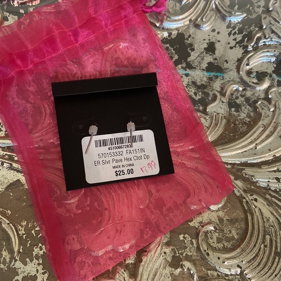 White House Black Market - Picture 4 of 5